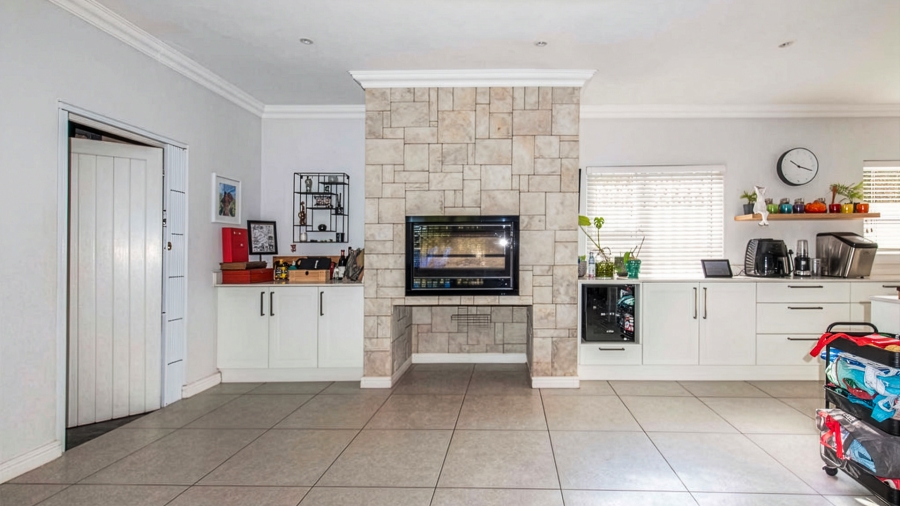 4 Bedroom Property for Sale in Welgelegen Western Cape